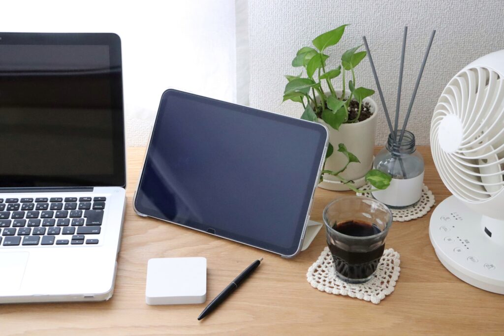 在宅ワークで取り組める副業の仕事を探している人