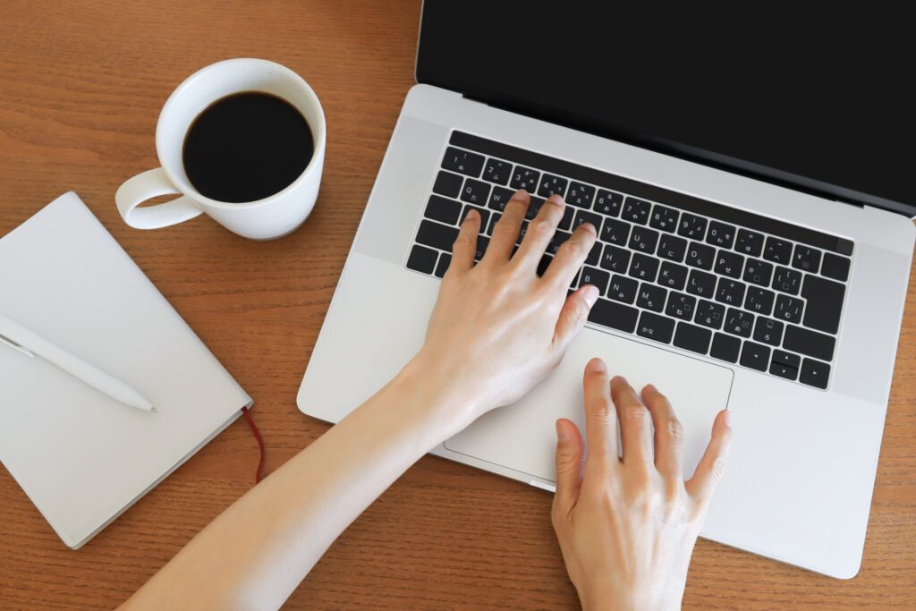 在宅で取り組める副業の求人を見つけるには？副業で働ける職種や働く際のポイントも