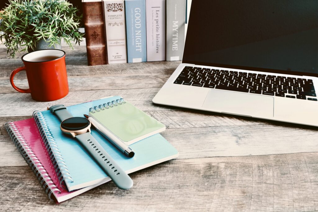 在宅ワークの仕事に取り組んでいる人